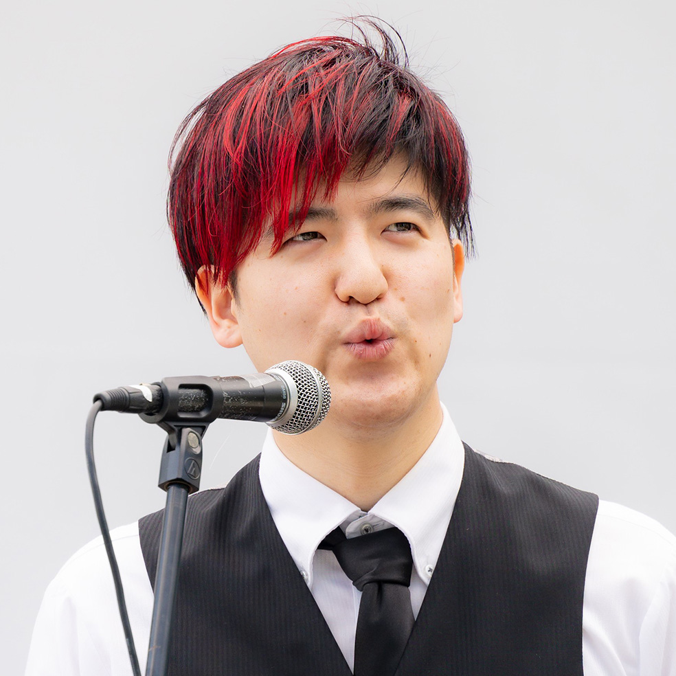 リーダー・青柳呂武(口笛王子 ロムさん)